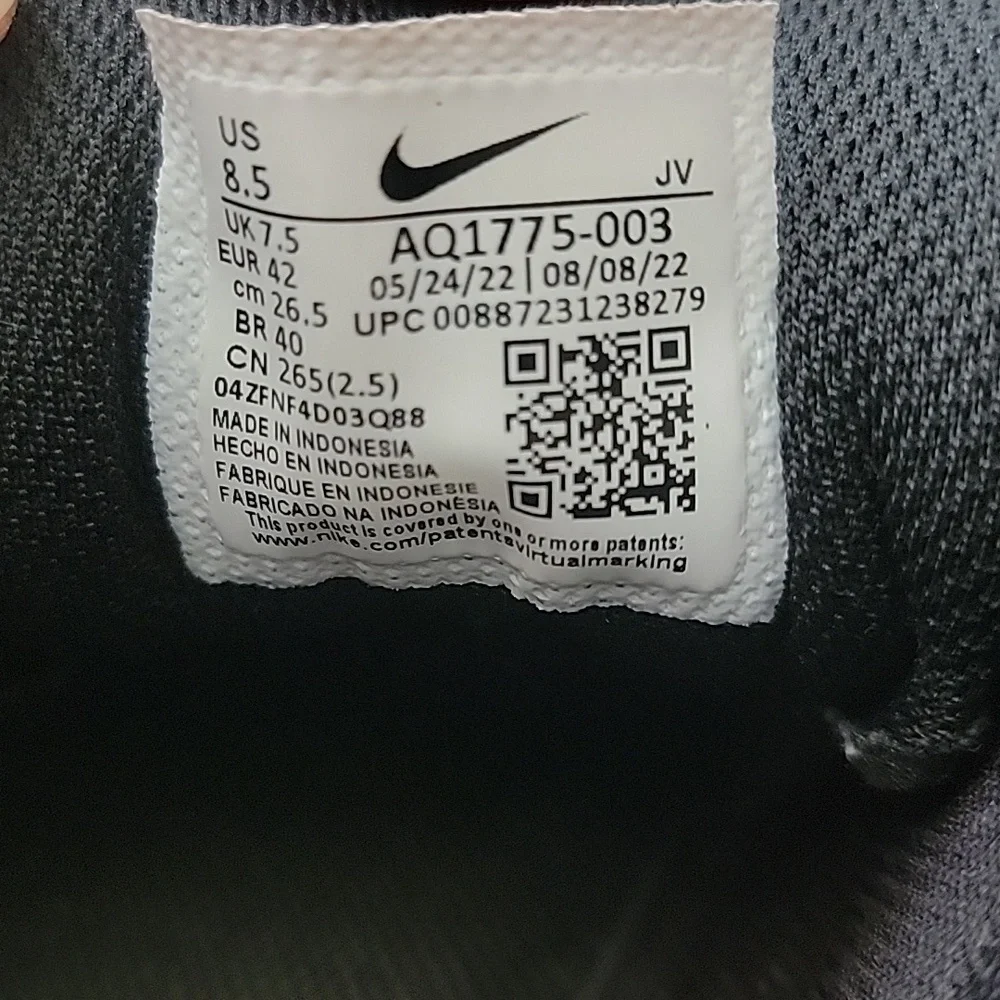 Nike Sneakers - Picture 4 of 5